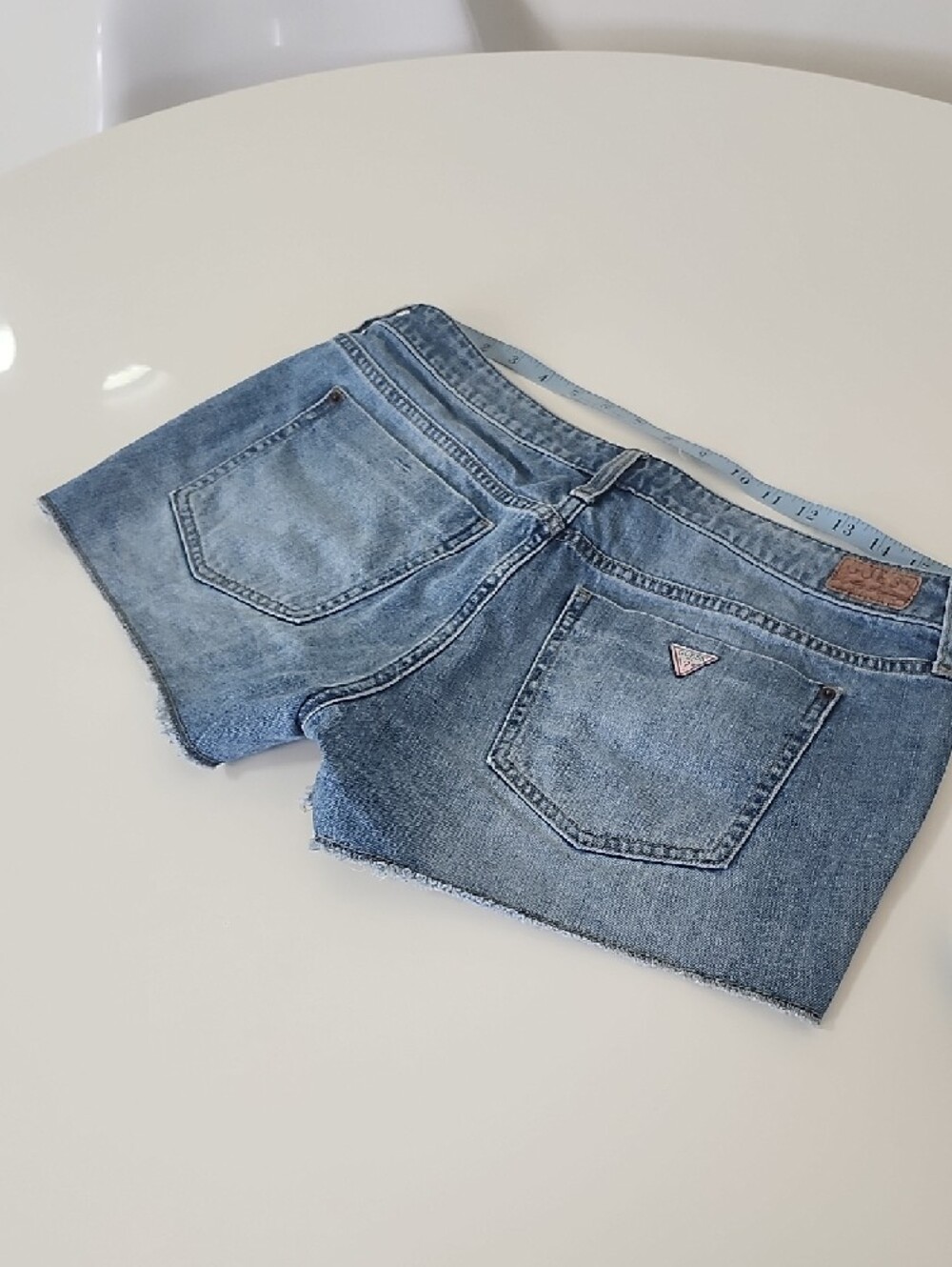 Guess Mid-Rise Denim Shorts Size 31 Women